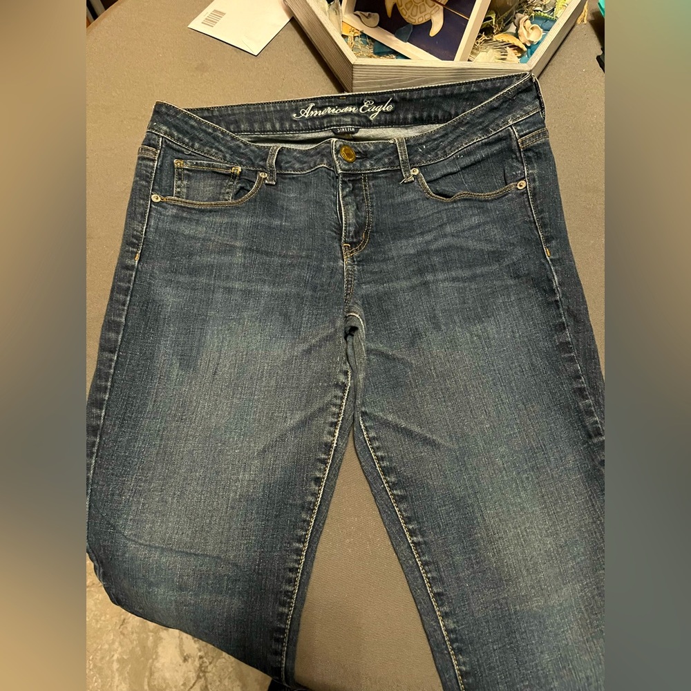 Women’s American Eagle skinny jeans